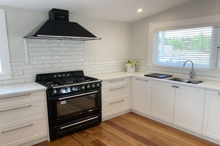 Photo of property in 339 Waitakere Road, Taupaki, Henderson, 0782