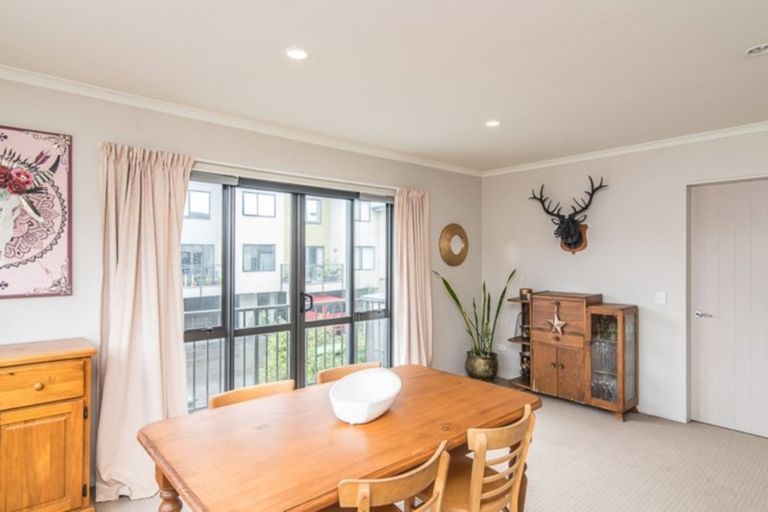 Photo of property in Te Kakariki Apartments, 1/1 Wellington Road, Paekakariki, 5034