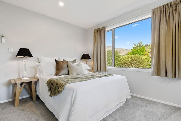 Photo of property in 28 Laing Crescent, Heathcote Valley, Christchurch, 8022