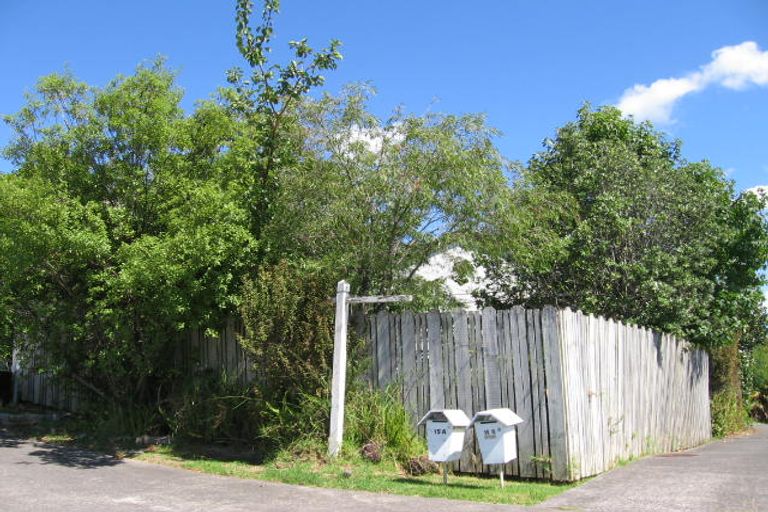 Photo of property in 1/15 Exeter Place, Unsworth Heights, Auckland, 0632