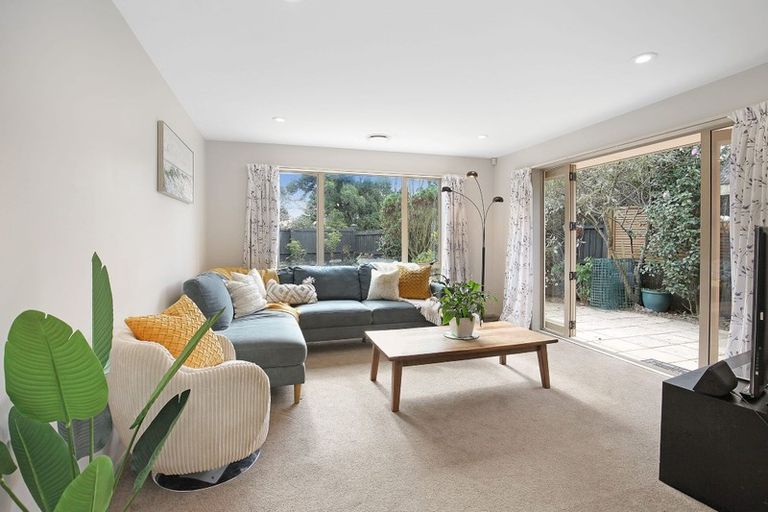 Photo of property in 1 Edgewater Lane, Halswell, Christchurch, 8025