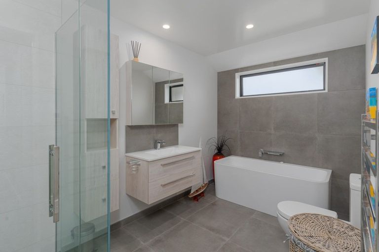 Photo of property in 11 Evelyn Crescent, Marshland, Christchurch, 8083