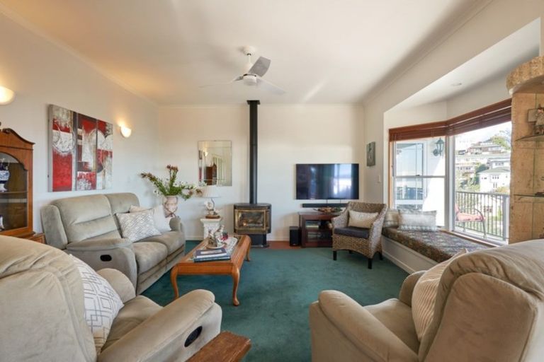 Photo of property in 23 Denholm Road, Hospital Hill, Napier, 4110