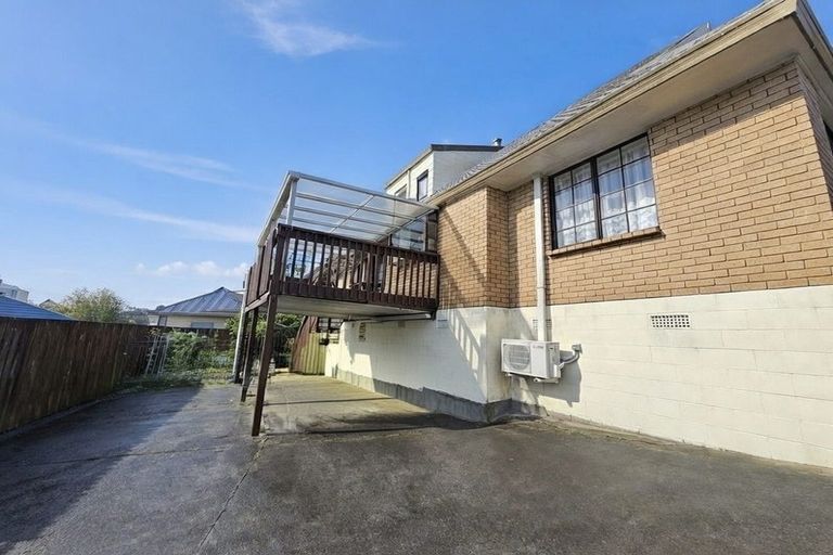 Photo of property in 19 Miriam Corban Heights, Henderson, Auckland, 0612
