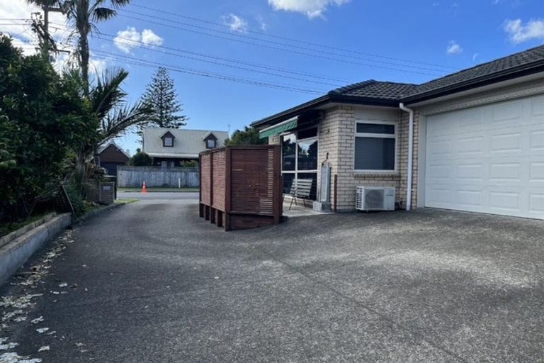 Photo of property in 10 Centreway Road, Orewa, 0931