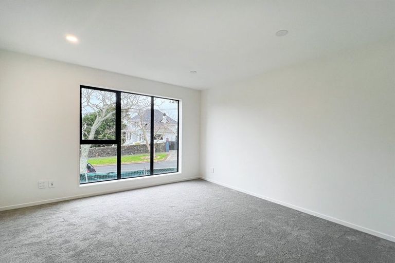 Photo of property in 1/5 Peverill Crescent, Papatoetoe, Auckland, 2025