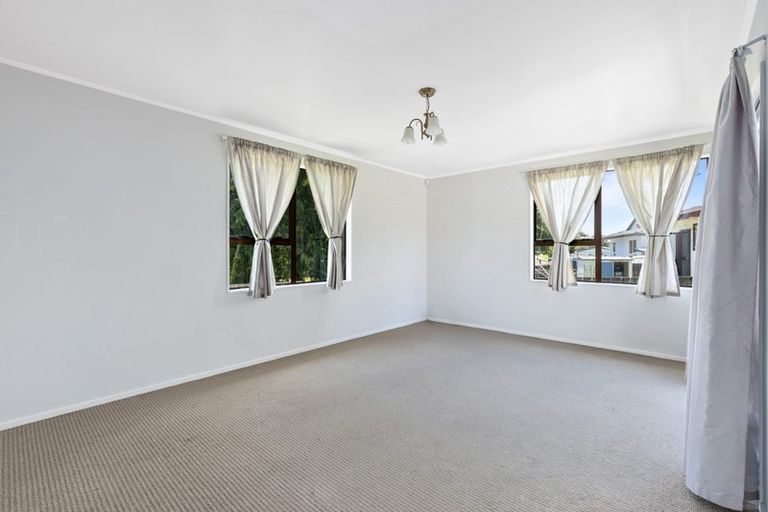 Photo of property in 2/5 Ebenezer Way, Clendon Park, Auckland, 2103