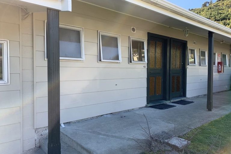 Photo of property in 4j Rutland Street, Picton, 7220