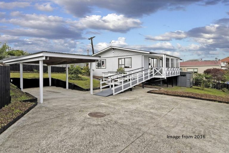 Photo of property in 2/14 Kelkirk Street, Kelston, Auckland, 0602