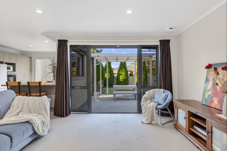 Photo of property in 2 Cooper Crescent, Cambridge, 3434