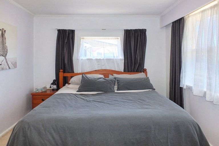 Photo of property in 16 Mark Perreau Place, Foxton, 4814