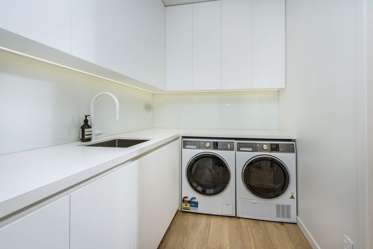 Photo of property in 21 Whitby Crescent, Mairangi Bay, Auckland, 0630