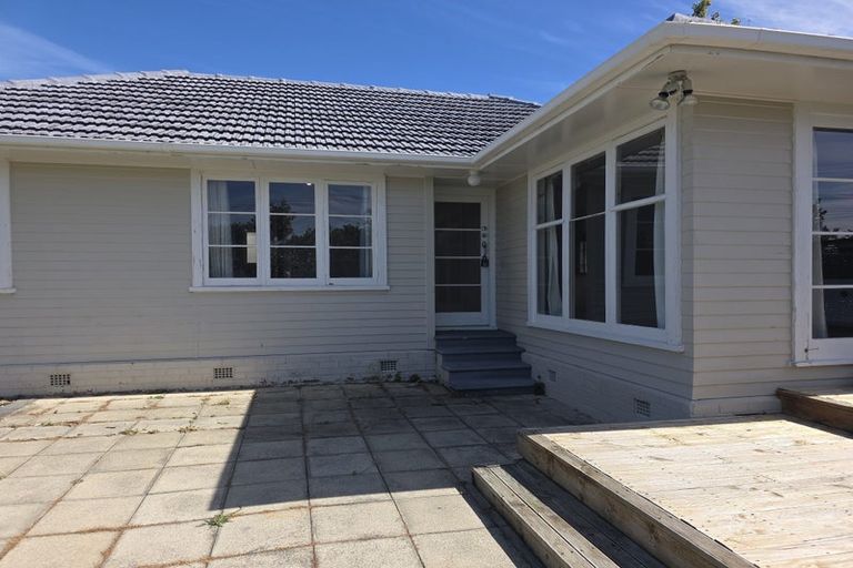 Photo of property in 1 Ward Crescent, Te Atatu Peninsula, Auckland, 0610
