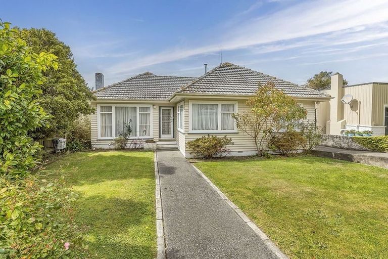 Photo of property in 112 Main Road, Tawa, Wellington, 5028