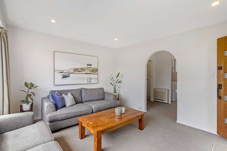 Photo of property in 2/3 Sawtell Place, Northcote, Christchurch, 8052
