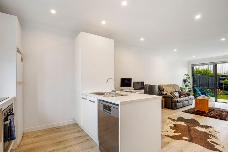 Photo of property in 19b O'meara Street, Swanson, Auckland, 0614