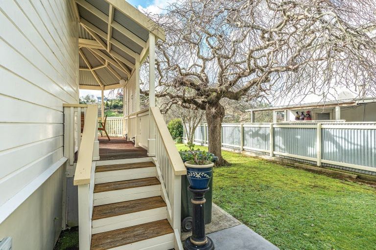 Photo of property in 17 Portal Street, Durie Hill, Whanganui, 4500
