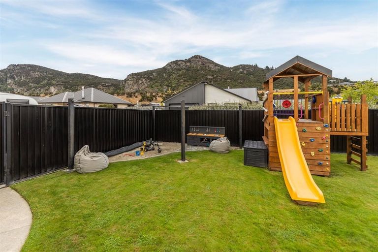 Photo of property in 15 Wabler Lane, Albert Town, Wanaka, 9305