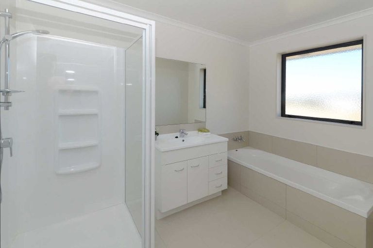 Photo of property in 16 Max Landing, Grandview Heights, Hamilton, 3200