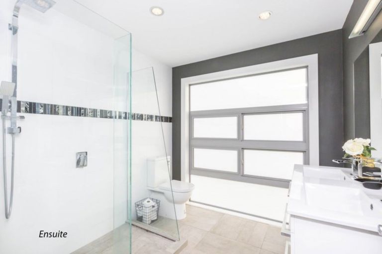 Photo of property in 50 Mount Marua Way, Timberlea, Upper Hutt, 5018