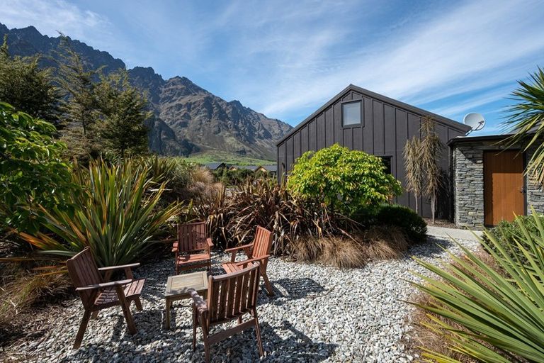 Photo of property in 2 Jacks Point Rise, Jacks Point, Queenstown, 9371