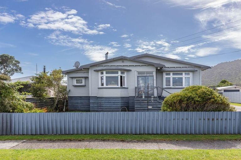 Photo of property in 17 Nelson Quay, Cobden, Greymouth, 7802