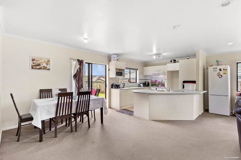 Photo of property in 19 Arlose Place, Westgate, Auckland, 0614