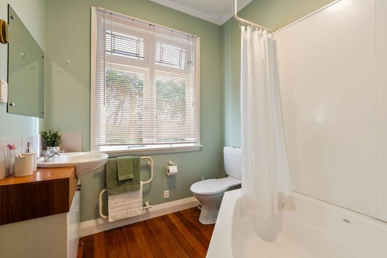 Photo of property in 82 Mortimer Terrace, Brooklyn, Wellington, 6021