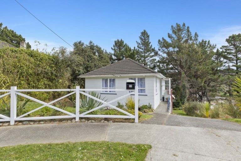 Photo of property in 11 Amundsen Grove, Stokes Valley, Lower Hutt, 5019