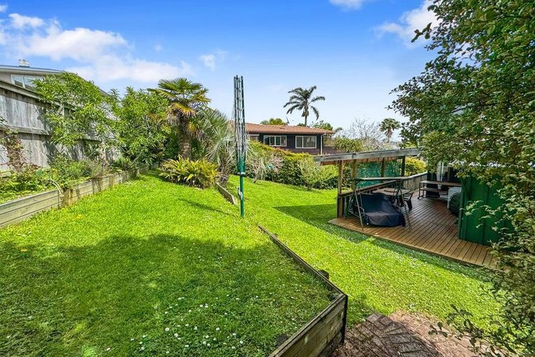 Photo of property in 2/58 Glencoe Road, Browns Bay, Auckland, 0630