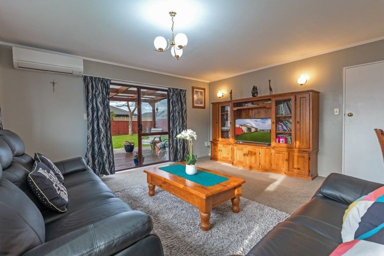 Photo of property in 37 Peppertree Glade, Kelvin Grove, Palmerston North, 4414