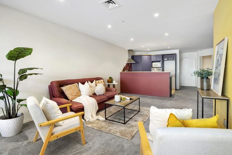 Photo of property in 2f/5 Kent Terrace, Mount Victoria, Wellington, 6011