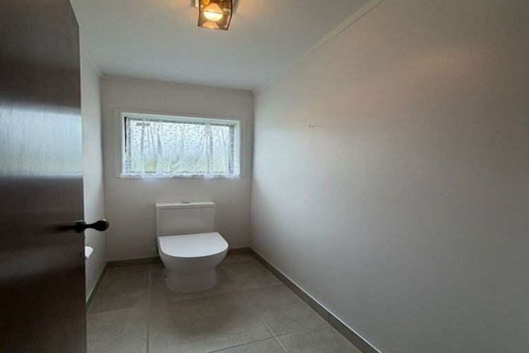 Photo of property in 5 Marina View Drive, West Harbour, Auckland, 0618