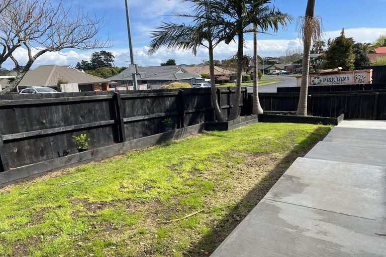 Photo of property in 1/131 Botany Road, Botany Downs, Auckland, 2010