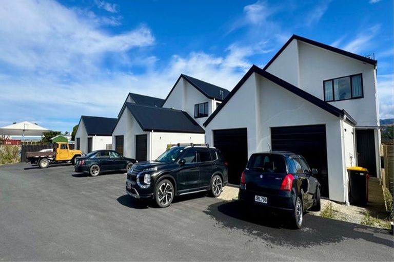 Photo of property in 2/20 Ballinger Place, Carterton, 5713