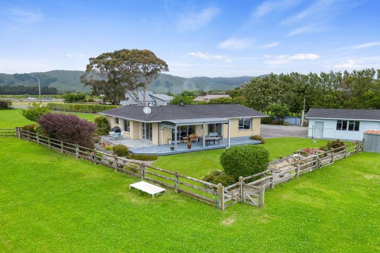 Photo of property in 921 State Highway 1, Te Horo, Otaki, 5581