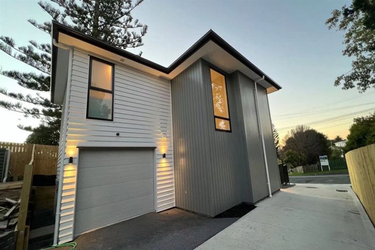 Photo of property in 26a Amberley Avenue, Te Atatu South, Auckland, 0610