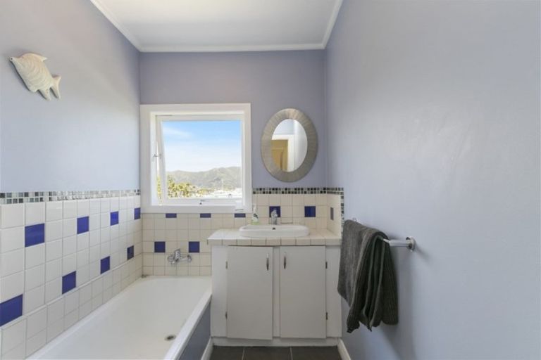 Photo of property in 5 Gaskill Grove, Harbour View, Lower Hutt, 5010