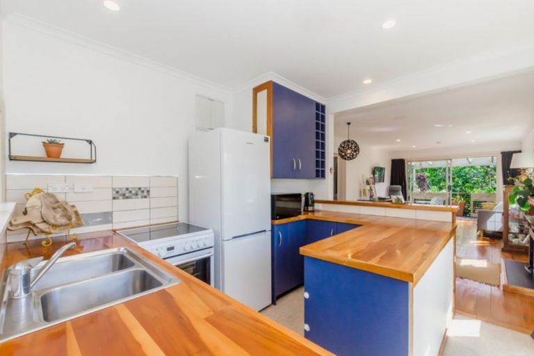 Photo of property in 27 Dale Road, Raumati South, Paraparaumu, 5032