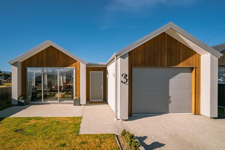 Photo of property in 3 Scurr Terrace, Wanaka, 9305