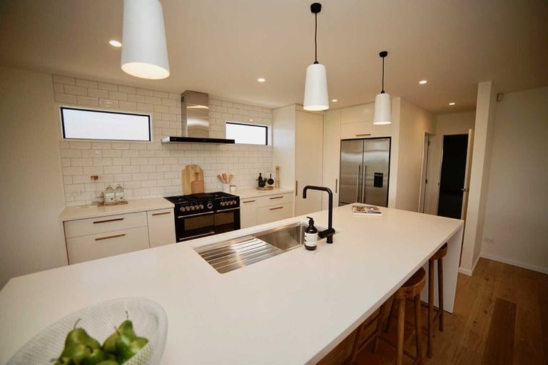 Photo of property in 27 Cannon Hill Crescent, Mount Pleasant, Christchurch, 8081