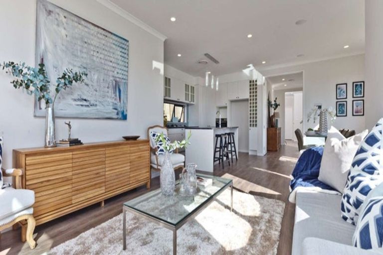 Photo of property in 33 Cilliers Drive, Silverdale, 0932