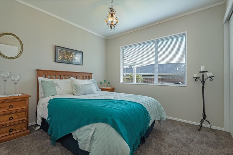 Photo of property in 67 Pacific Drive, Fitzherbert, Palmerston North, 4410