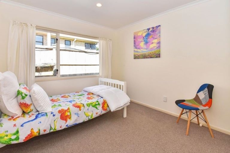 Photo of property in 17 Manara Place, The Gardens, Auckland, 2105