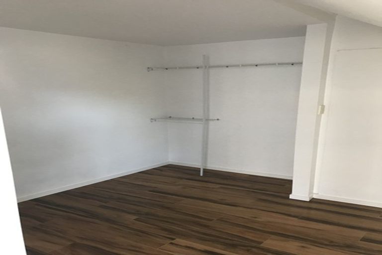 Photo of property in 1/22 Sandown Road, Rothesay Bay, Auckland, 0630