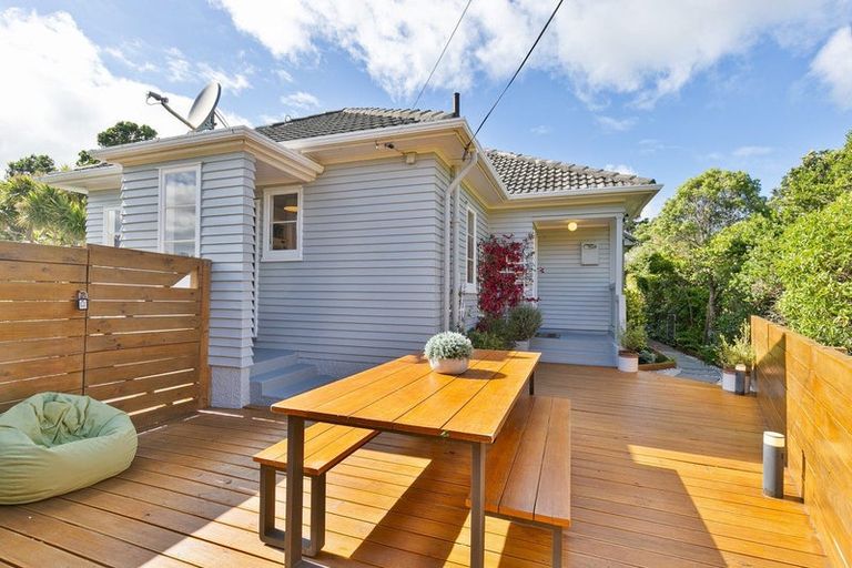 Photo of property in 16 Rodney Street, Northland, Wellington, 6012