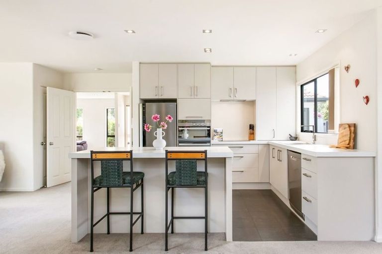 Photo of property in 10 Blarney Place, Casebrook, Christchurch, 8051