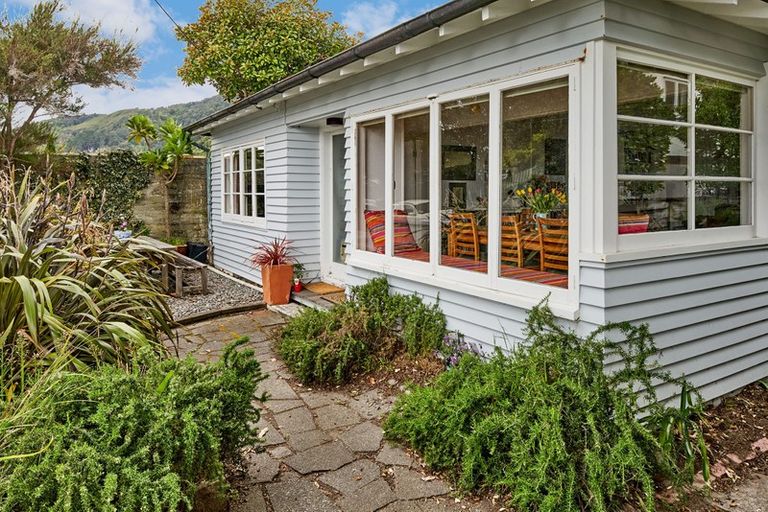 Photo of property in 53 Pukatea Street, Eastbourne, Lower Hutt, 5013