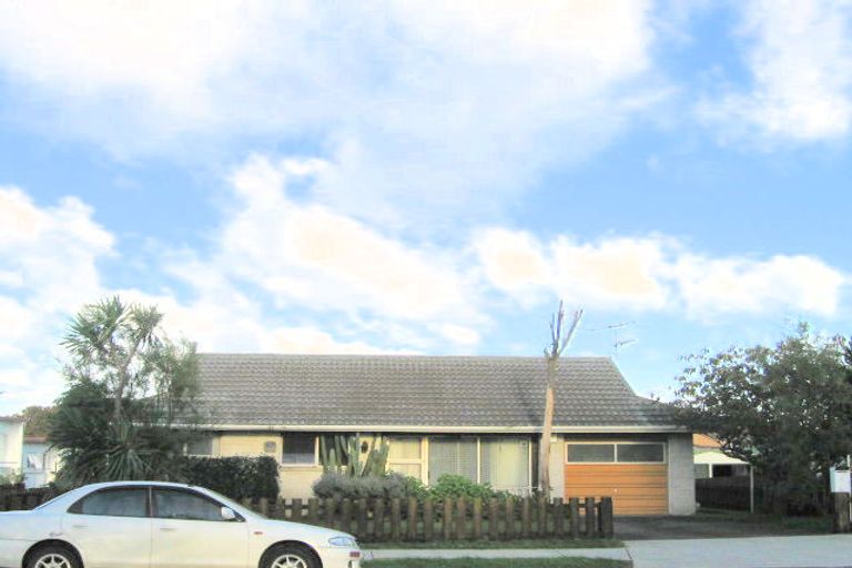 Photo of property in 2/213 Shirley Road, Papatoetoe, Auckland, 2025