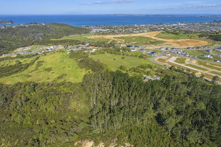 Photo of property in 60 Sunnyheights Road, Orewa, 0931